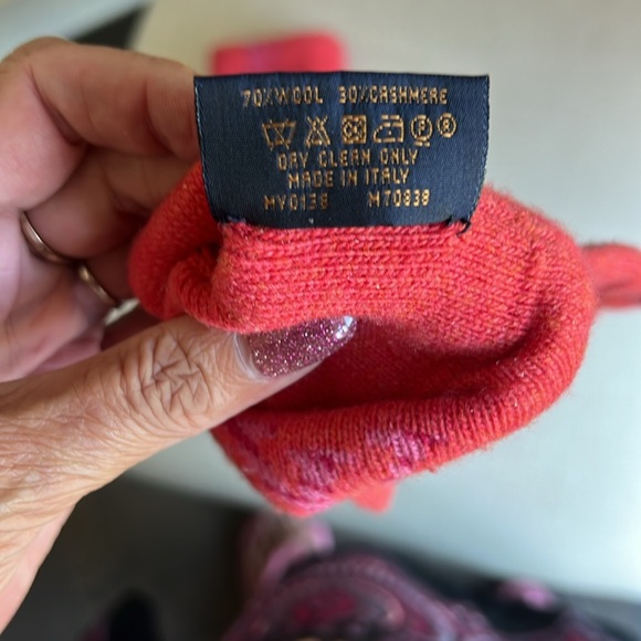 Louis Vuitton Wool Monogram Pop Gloves Red - Picture 7 of 7